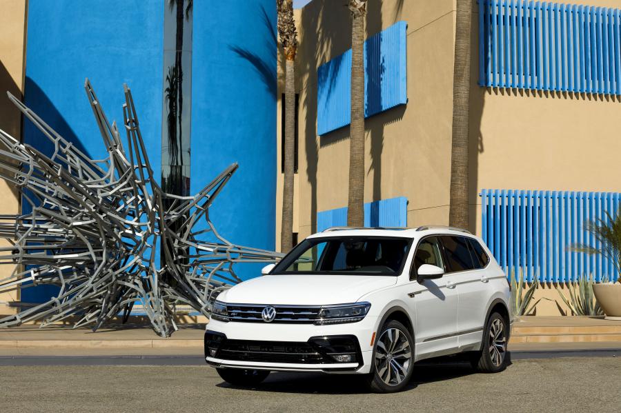  Volkswagen Tiguan R-Line 2017 года  (NA) (фото 3 из 43)